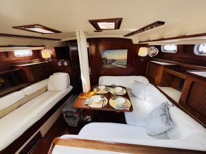 salon, Catalina 41 Morgan, sailboat for sale