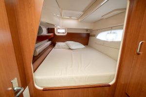 bed, Leopard 38, catamaran for sale