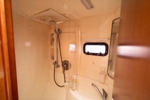 bath, Leopard 38, catamaran for sale