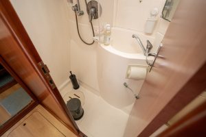 bath, Leopard 38, catamaran for sale