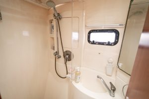 bath, Leopard 38, catamaran for sale