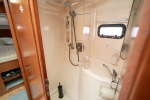 bath, Leopard 38, catamaran for sale