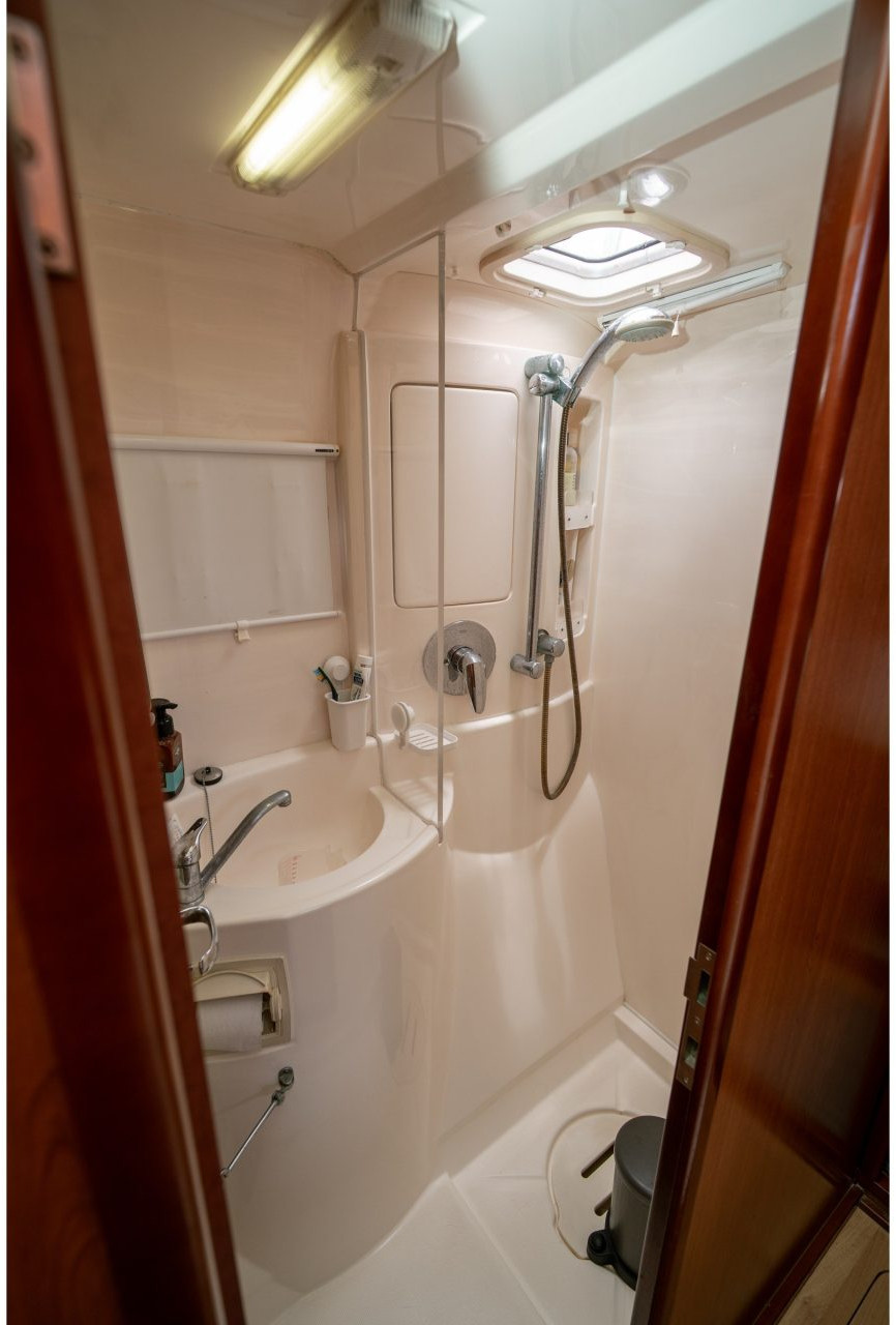 bath, Leopard 38, catamaran for sale