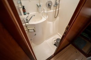 bath, Leopard 38, catamaran for sale
