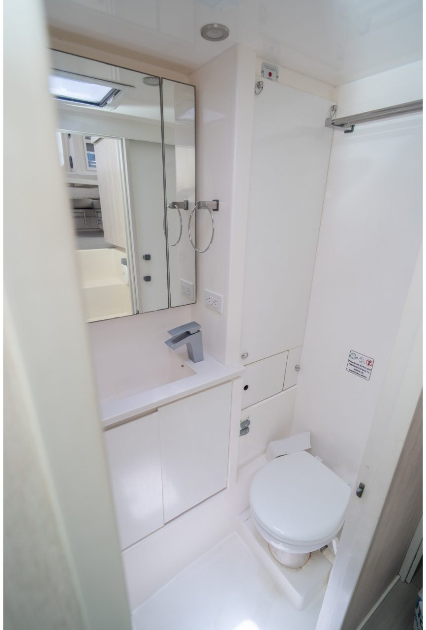 bath, Leopard 40, catamaran for sale