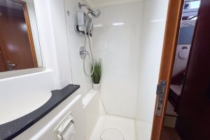 bath, Leopard 48, catamaran for sale