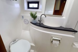 bath, Leopard 48, catamaran for sale