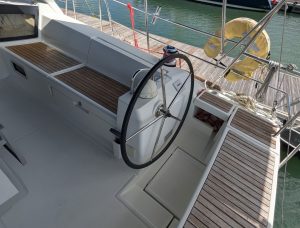 helm, Beneteau 45 Oceanis, sailboat for sale