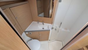 bath, Beneteau 45 Oceanis, sailboat for sale