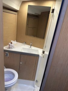 bath, Beneteau 45 Oceanis, sailboat for sale