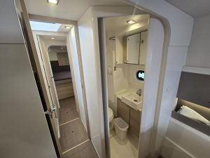 bath, Bali 4.3, catamaran for sale