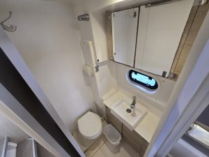 bath, Bali 4.3, catamaran for sale