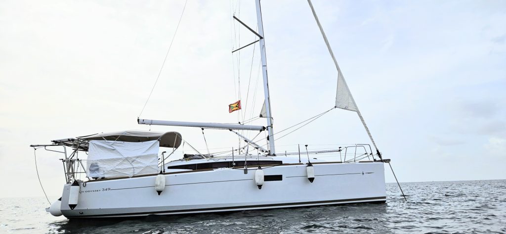 Jeanneau 349, sailboat for sale