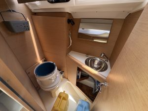 bath, Jeanneau 349, sailboat for sale