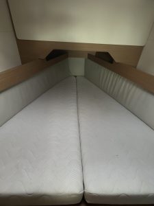 bed, Jeanneau 349, sailboat for sale