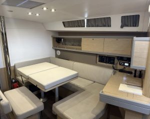 salon, Beneteau 45 Oceanis, sailboat for sale
