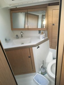 bath, Beneteau 45 Oceanis, sailboat for sale