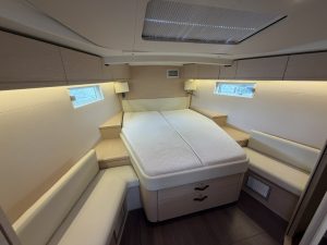 bed, Jeanneau JY51, sailboat for sale