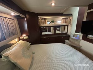 bed, Sea Ray, trawler for sale