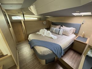 bed, Aquila 44, trawler for sale