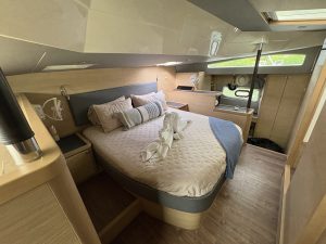 bed, Aquila 44, trawler for sale