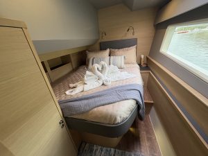 bed, Aquila 44, trawler for sale