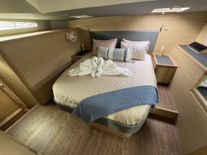 bed, Aquila 44, trawler for sale