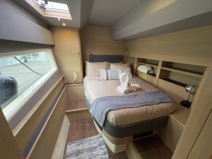 bed, Aquila 44, trawler for sale