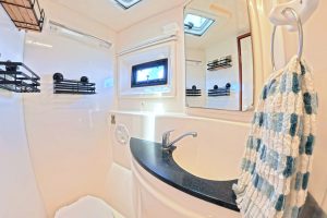 bath, Leopard 48, catamaran for sale