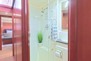 bath, Leopard 48, catamaran for sale