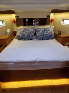 bed, Jeanneau, sailboat for sale