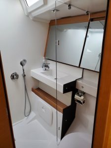 bath, Jeanneau, sailboat for sale
