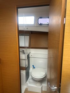 bath, Jeanneau, sailboat for sale