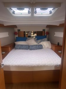 bed, Jeanneau, sailboat for sale