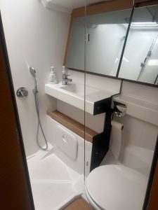 bath, Jeanneau, sailboat for sale