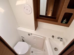 bath, Lagoon 42, catamaran for sale