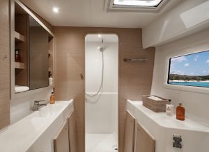 bath, Lagoon 42, catamaran for sale