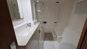 bath, Leopard 48, catamaran for sale