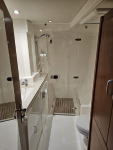 bath, Leopard 48, catamaran for sale