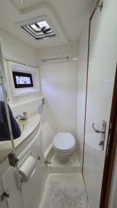 bath, Leopard 48, catamaran for sale