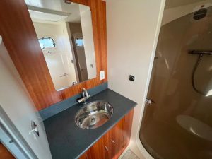 bath, PDQ 42 Antares, catamaran for sale