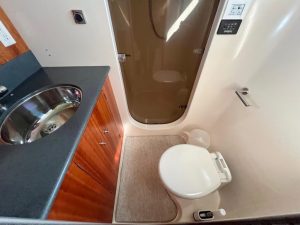 bath, PDQ 42 Antares, catamaran for sale