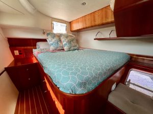 bed, PDQ 42 Antares, catamaran for sale