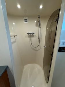 bath, PDQ 42 Antares, catamaran for sale