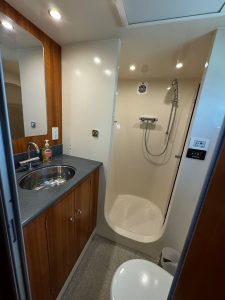 bath, PDQ 42 Antares, catamaran for sale