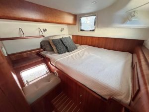 bed, PDQ 42 Antares, catamaran for sale