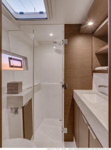 bath, Lagoon 40, catamaran for sale