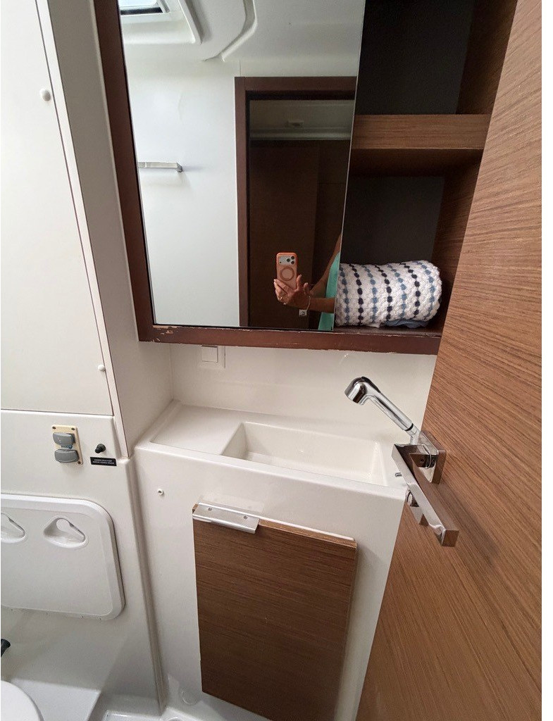 bath, Lagoon 40, catamaran for sale