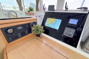 navigation station, Lagoon 500, catamaran for sale