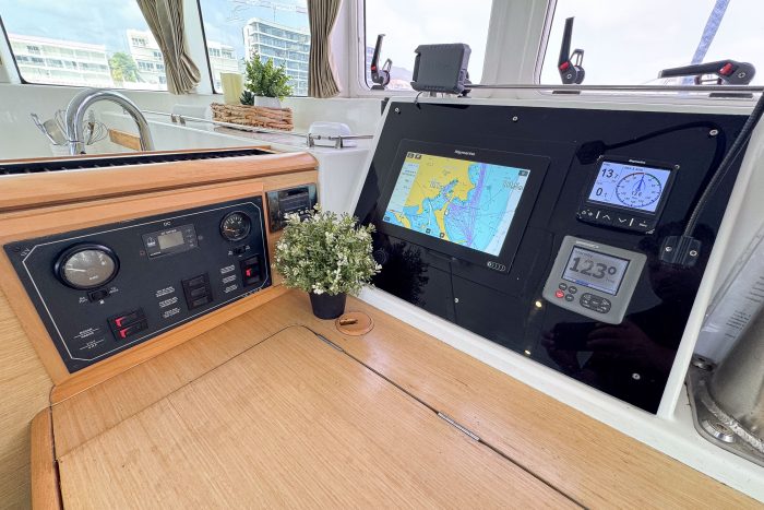 navigation station, Lagoon 500, catamaran for sale
